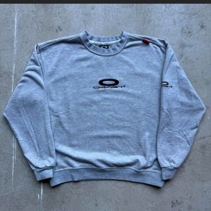 Vintage Oakley Light Gray Crewneck Sweatshirt with Logo